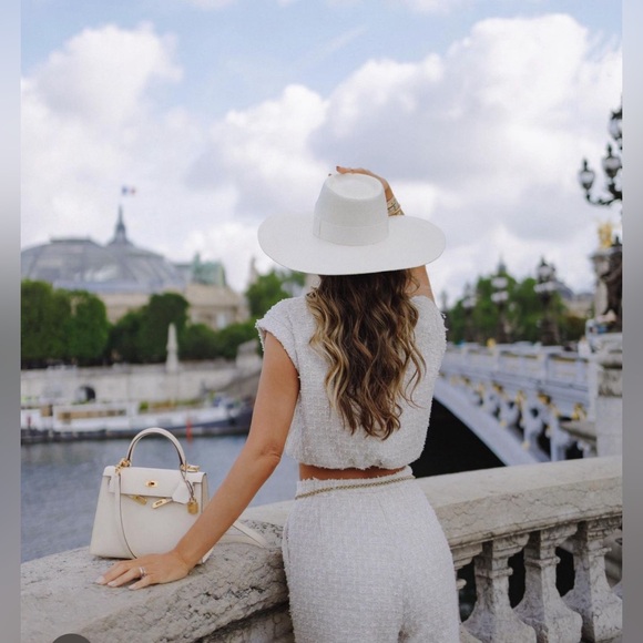 Racheli Camille vest in beige and Valentin pant in beige - Picture 6 of 11